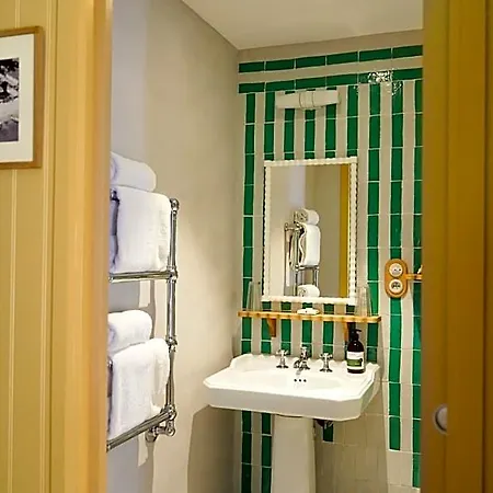 De La Hotel *