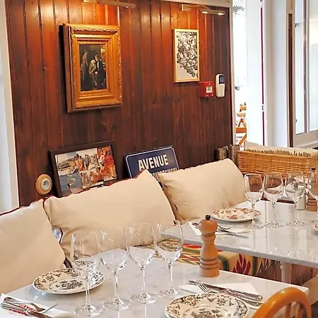 Hotel De La *