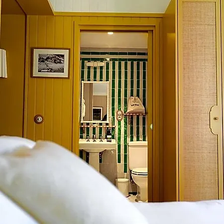 Hotel De La *